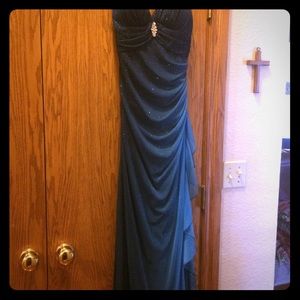 Stunning size 3 prom dress